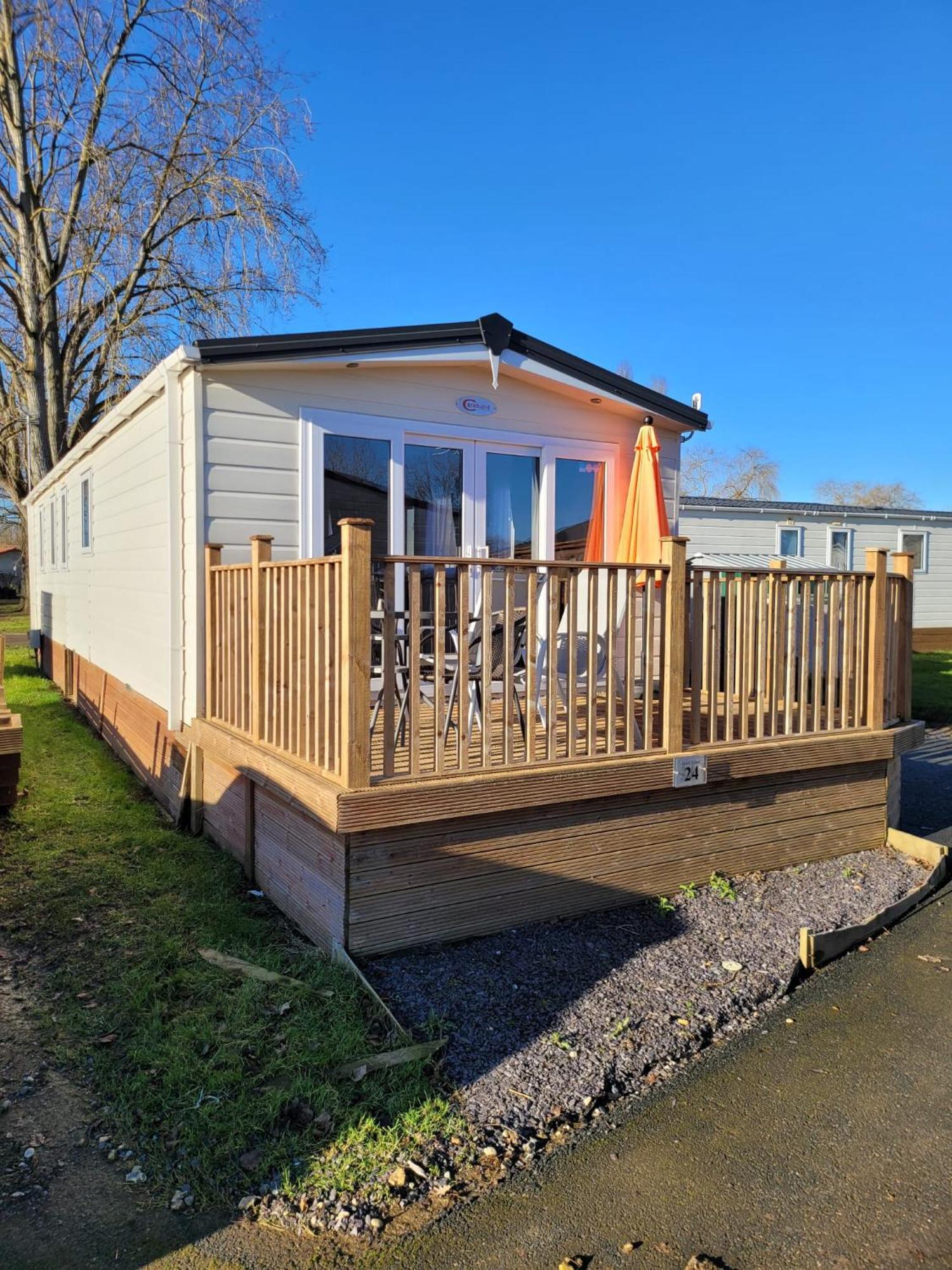 Luxury Lodge At Billing Aquadrome Northampton Exterior foto